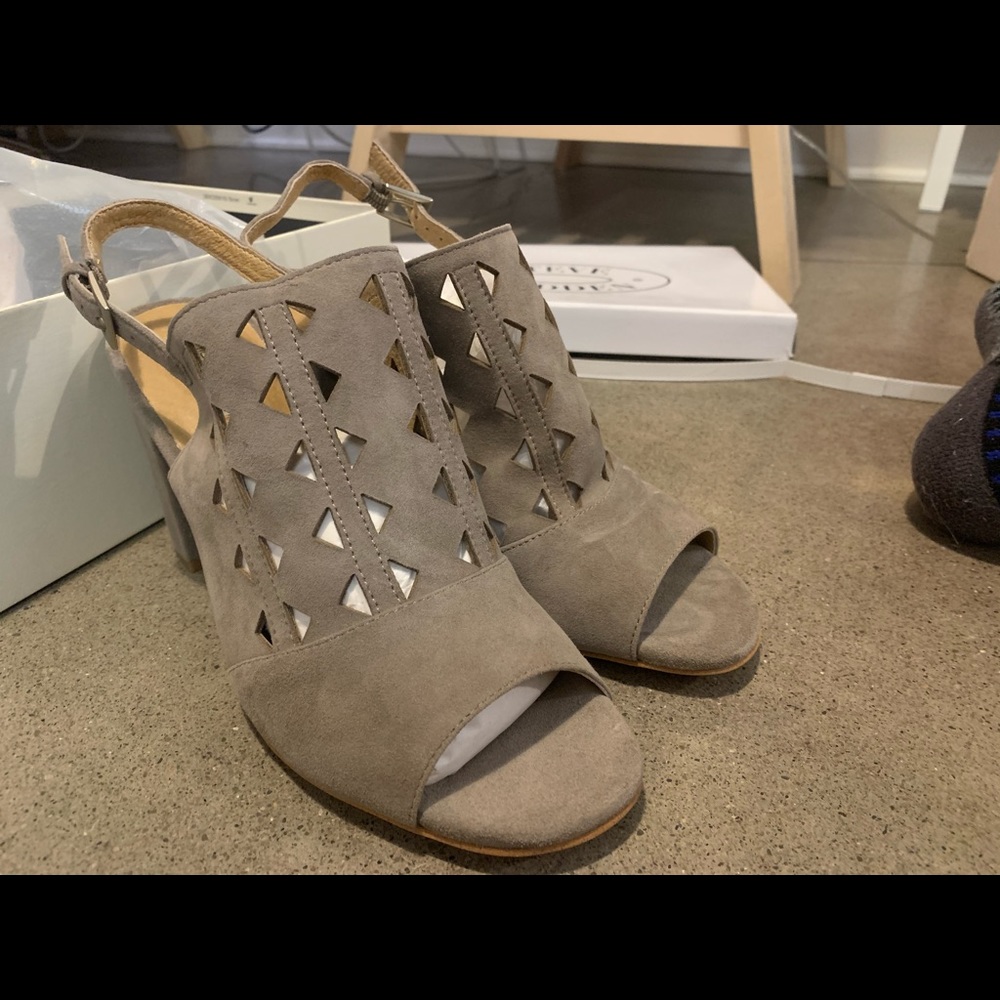 Halogen Gray Suede Wedges Heels Size 9 BRAND NEW
